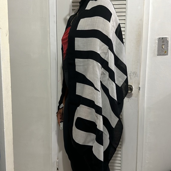 💯- New Authentic MOSCHINO
SCARF WITH LOGO - Picture 6 of 17